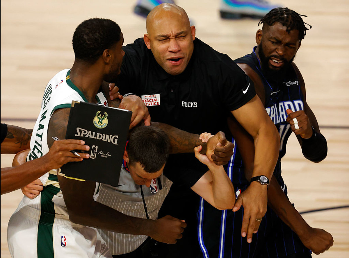 Dressing Room Fight: Saga in dressing room between head coach and key player.