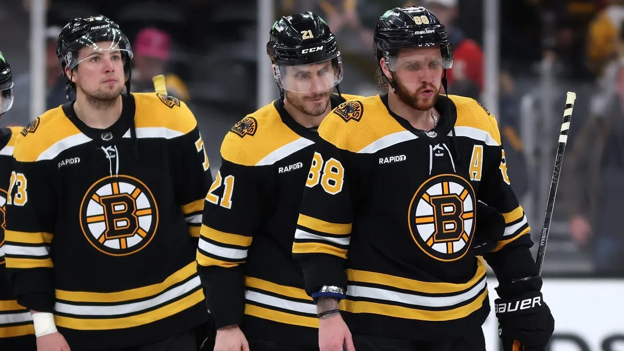 BOSTON BRUINS not BOOED OFF THE ICE