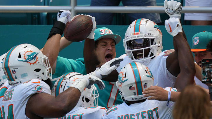 Big Setback for Miami Dolphins as top talented Veteran bids farewell to team in tears following his decision to…