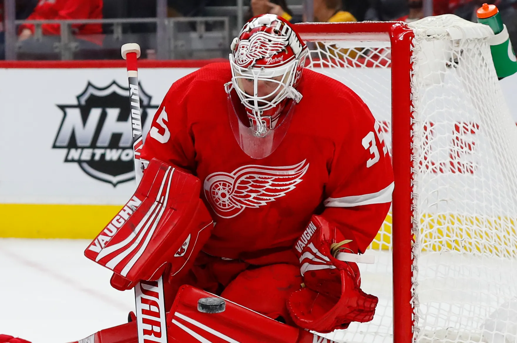 Frustrating moment: Detroit Red Wings Goalie disapproves new contract offer, insist on more as he is not…