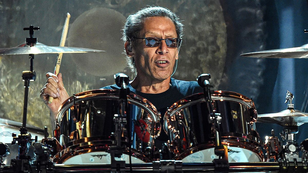 Sad News: Alex Van Halen Announces Retirement, A Heartbreaking Farewell to Rock Legends Due to…