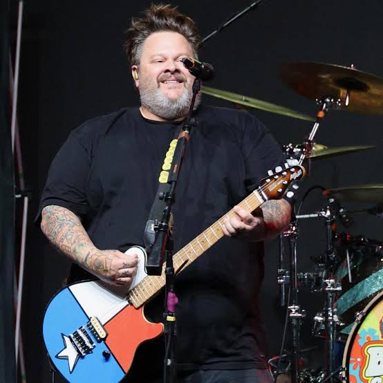 Disturbing  News:As Leader of Bowling for Soup Jaret Reddick injured his Foot During a .