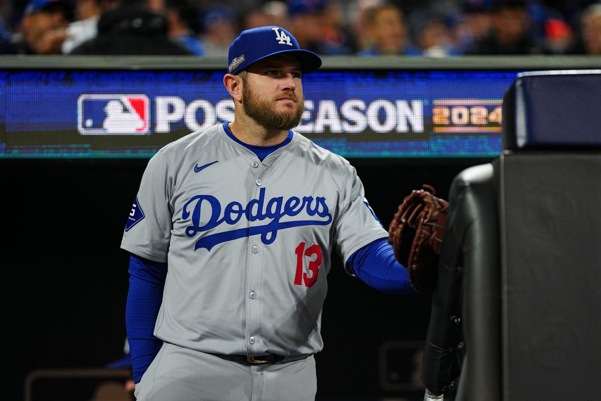 Max Muncy sets MLB postseason record for consecutive PA reaching base…