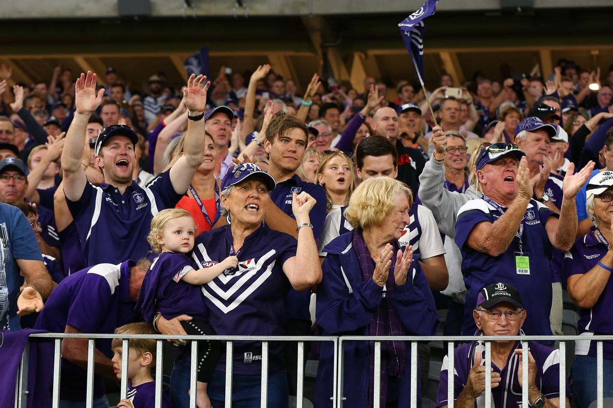 Fans express joy as Fremantle dockers beat St Kilda in hot race to sign star from…