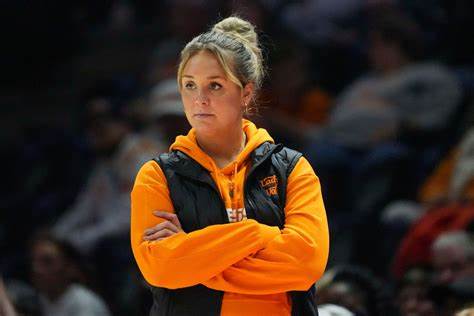 IT’S SO HEARTBREAKING: Tennessee’s Lady Vols Head Coach Kim Caldwell Breaks Silence Immediately After Tennessee Vols General Manager Makes Shocking Announcement Following Talaysia Cooper, Failure to….